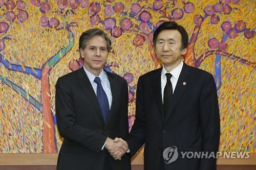 South Korean Foreign Minister Yun Byung-se shakes hands with U.S. Deputy Secretary of State Tony Blinken in a meeting in Seoul on Jan. 20