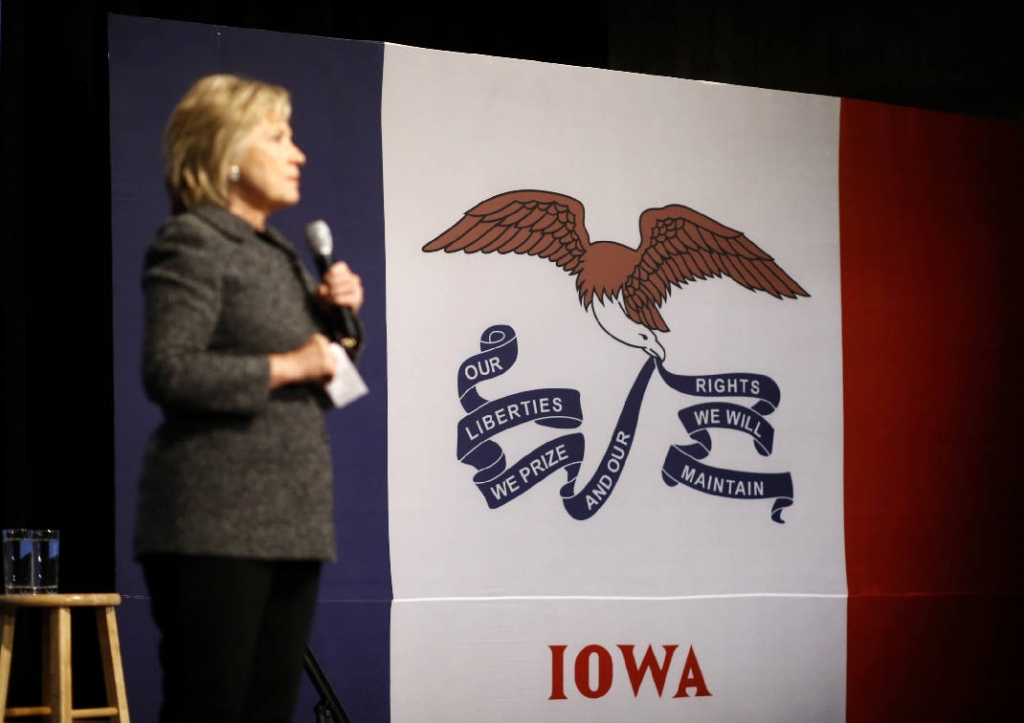 Clinton confronts rival Sanders as Iowa polls tighten