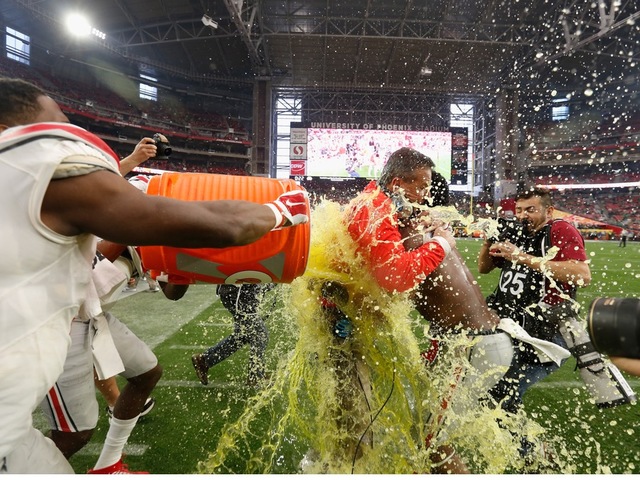 Notre Dame LB Smith helped off the field after leg injury in Fiesta Bowl