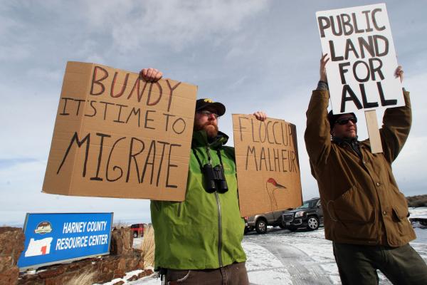 Groups rally in Oregon, want occupiers involved in standoff to go home