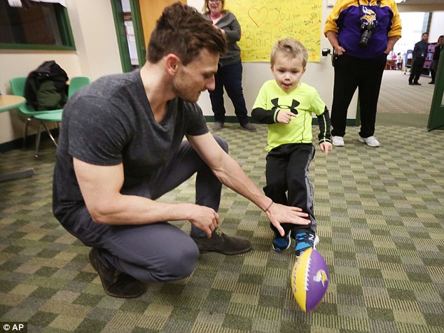 Quick lesson Walsh visited the school to thank the students who wrote him letters of the support after his disappointing missed kick in the fourth quarter of Sunday's game against Seattle