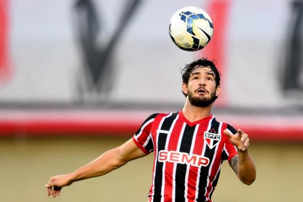 Alexandre Pato to Chelsea is not a risk insists Guus Hiddink