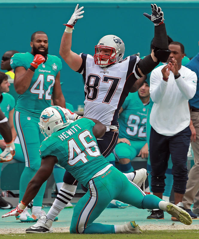 Patriots look to wrap up top seed in AFC against Miami