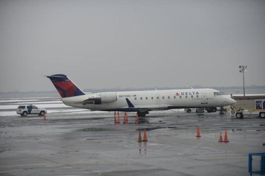 Pilot turns plane around Delta pilot brings jet back to pick up grieving family