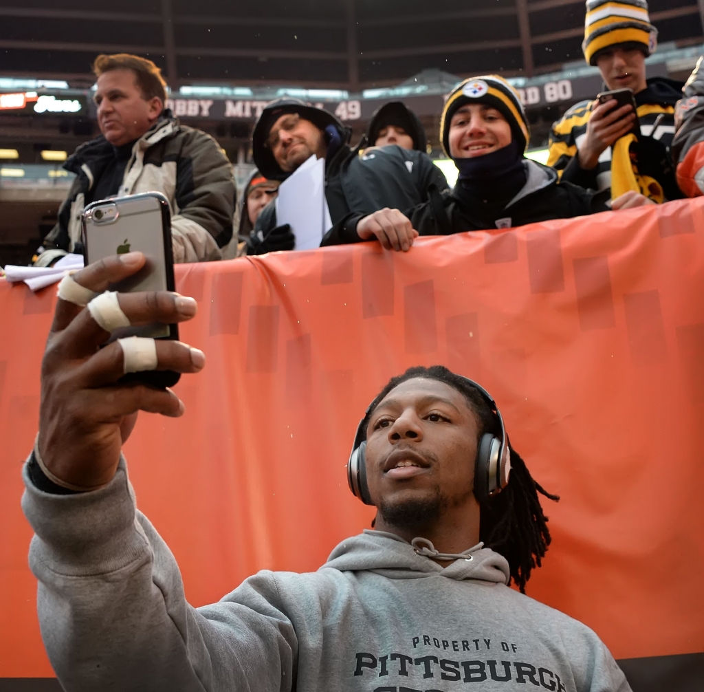 Steelers Bud Dupree snaps selfie with fans The Steelers&#39 Bud Dupree takes a selfie with fans at First Energy Stadium in Cleveland Ohio before today's game against the Browns