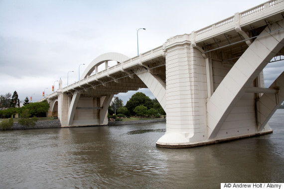 Police search Brisbane River for tourist who jumped off Brisbane's William