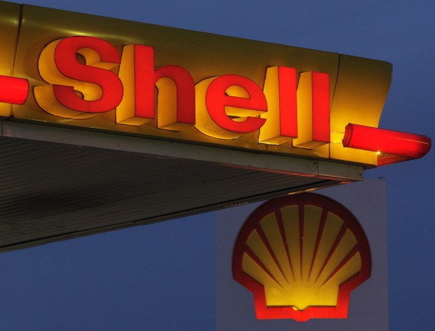 Europe Stocks Resume Rout as Shell Slide Adds to Global Concerns