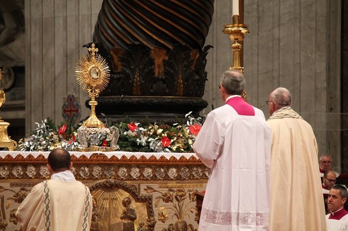 Pope Francis presides over Vespers and exposition of the Blessed Sacrament in St. Peter's Basilica Dec. 31 2015. Credit Alexey Gotovsky  CNA