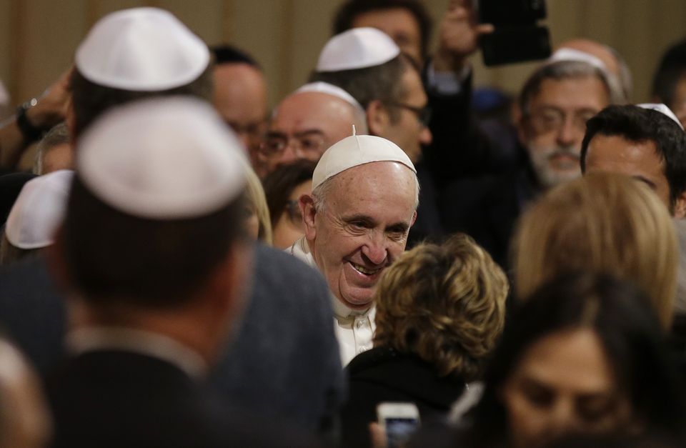 Pope visits Rome synagogue in sign of interfaith friendship