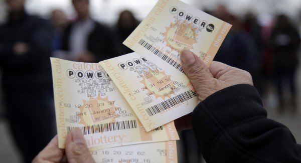 3 winners hit $1.6-B US lottery jackpot