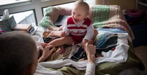 Her famous mom is dying of cancer but this toddler still makes her smile