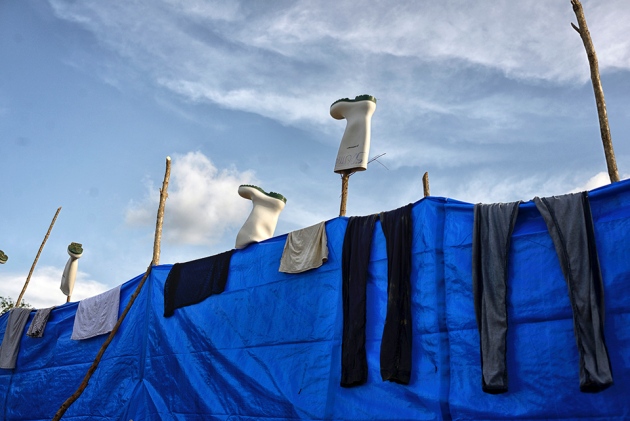 Samuel Aranda  Panos	Boots hang out to dry in a camp set up by health workers in Tana Guinea to fight against the last cases of Ebola there