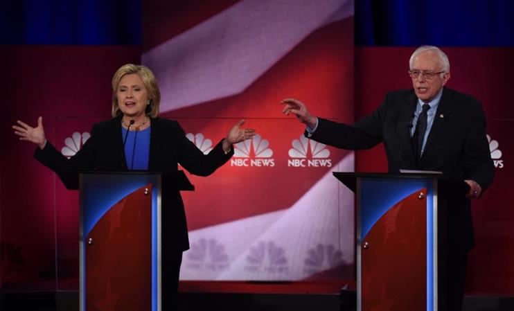 Tightening Clinton-Sanders battle raises stakes for Democratic debate