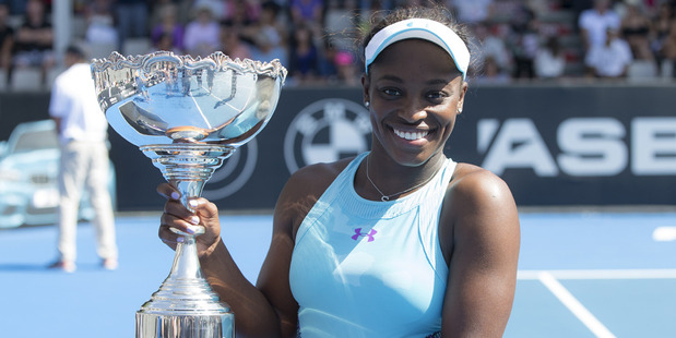 Sloane Stephens with the ASB Classic trophy