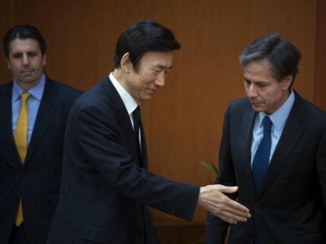 U.S. Deputy Secretary of State Antony Blinken is directed by South Korean Foreign Minister Yun Byung-se at the Defence Ministry as U.S. Ambassador to Seoul Mark Lippert watches on in Seoul on Wednesday