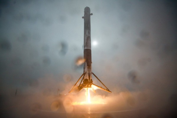 SpaceX Falcon 9 rocket approaches floating drone ship seconds before tipping over in a spectacular crash. To see the crash play the video below. Image via SpaceX