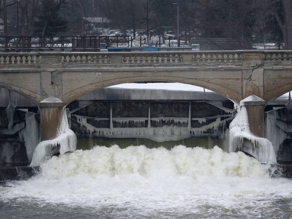 Ex-prosecutor to spearhead investigation into Flint water