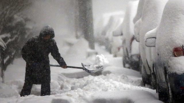 Man shovels snow in New York City Jan. 23 2016