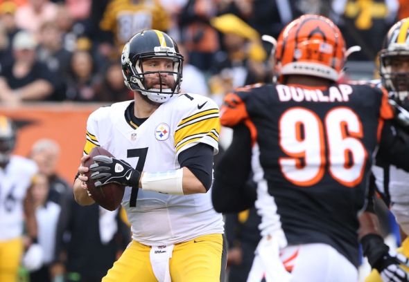 Pittsburgh Steelers quarterback Ben Roethlisberger prepares to throw the ball against the Cincinnati Bengals in the first half at Paul Brown Stadium. Mandatory Credit Aaron Doster-USA TODAY Sports