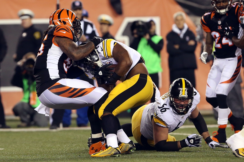 Jan 9 2016 Cincinnati OH USA Cincinnati Bengals outside linebacker Vontaze Burfict tackles Pittsburgh Steelers running back Fitzgerald Toussaint during the first quarter in the AFC Wild Card playoff football game at Paul Brown Stadium. Mand