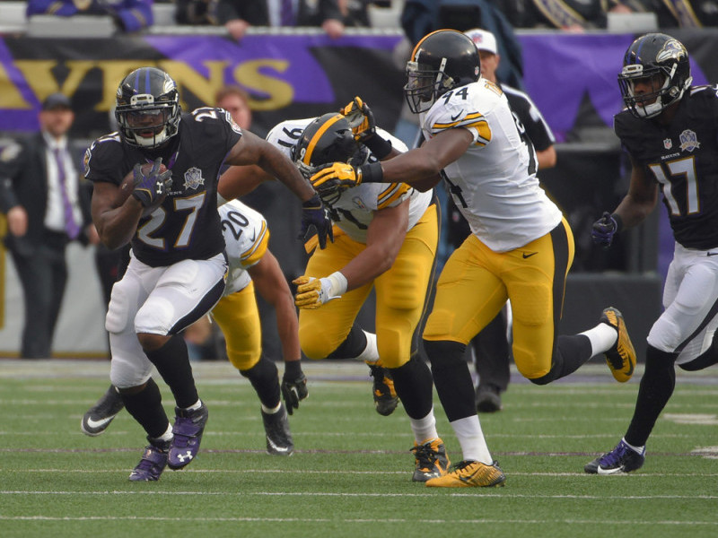 D'Angelo Williams gets tackled by his hair (Video)