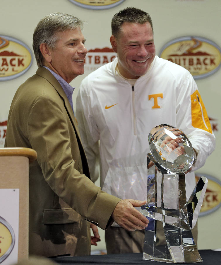 Outback Bowl Betting Preview: Tennessee Volunteers vs. Northwestern Wildcats