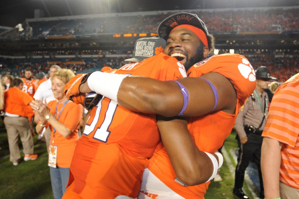 WATCH: Clemson's 305 pound defensive lineman catches fake punt against Oklahoma Sooners