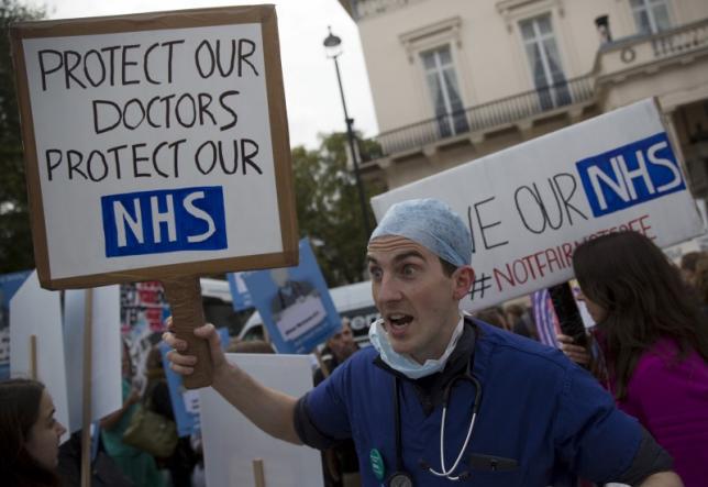 British junior doctors urged to suspend planned strike