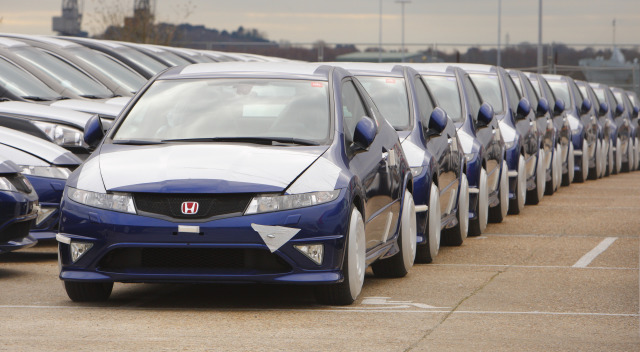 UK new car registrations hit record in 2015