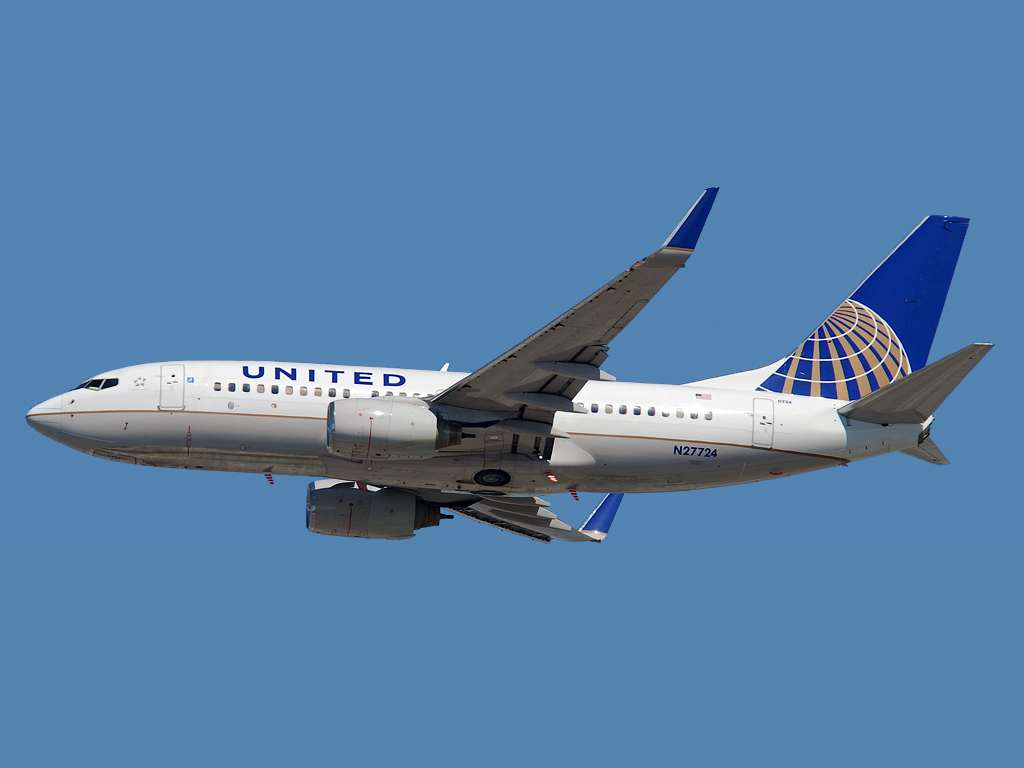 United_Airlines_Boeing_737-700;_N27724@LAX