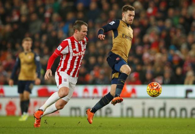 Football Soccer- Stoke City v Arsenal- Barclays Premier League- Britannia Stadium- 17/1/16Arsenal's Aaron Ramsey in action with Stoke's Glenn Whelan Action Images via Reuters  Lee SmithLivepic