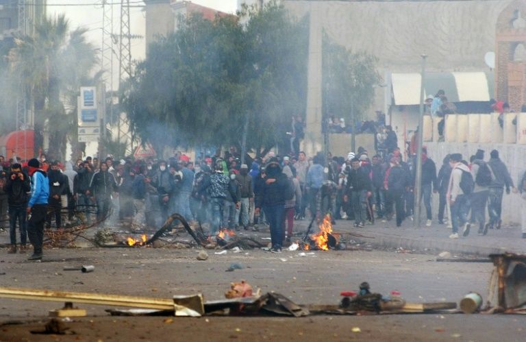 Tunisian protesters clash with security forces in Kasserine