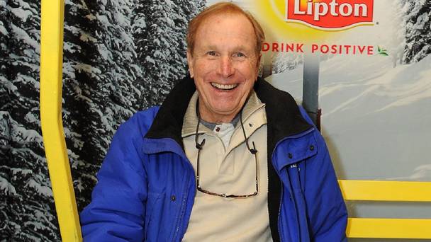 Wayne Rogers played Trapper John Mc Intyre on M*A*S*H