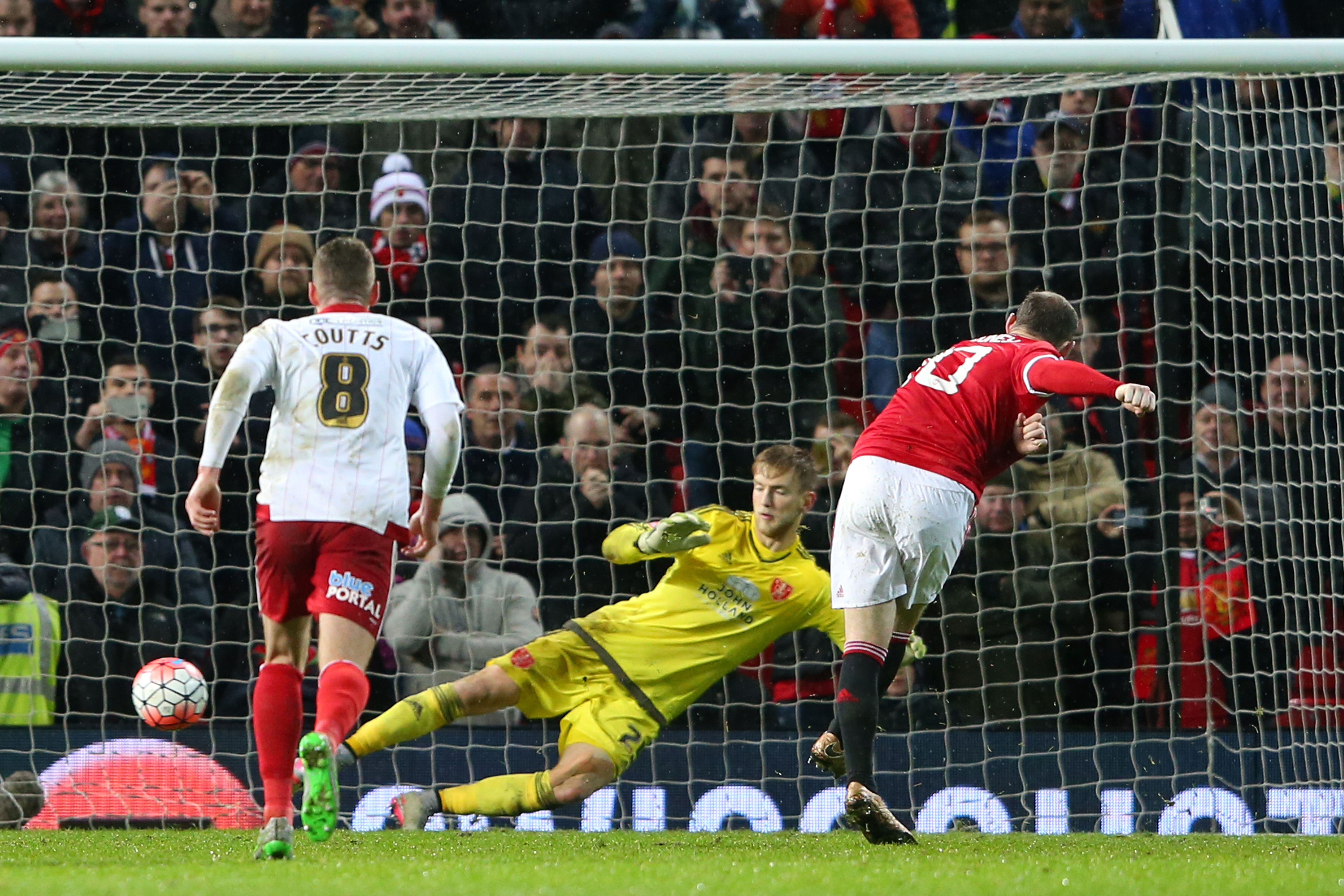 Wayne Rooney slots home the late penalty