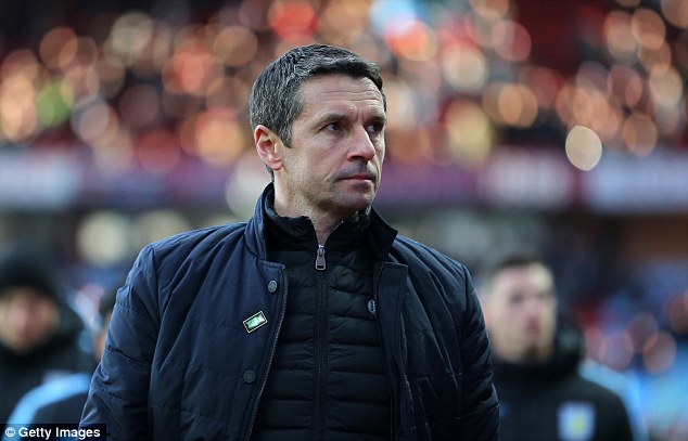 Aston Villa boss Remi Garde will be keeping his struggling side in England instead of warm weather training