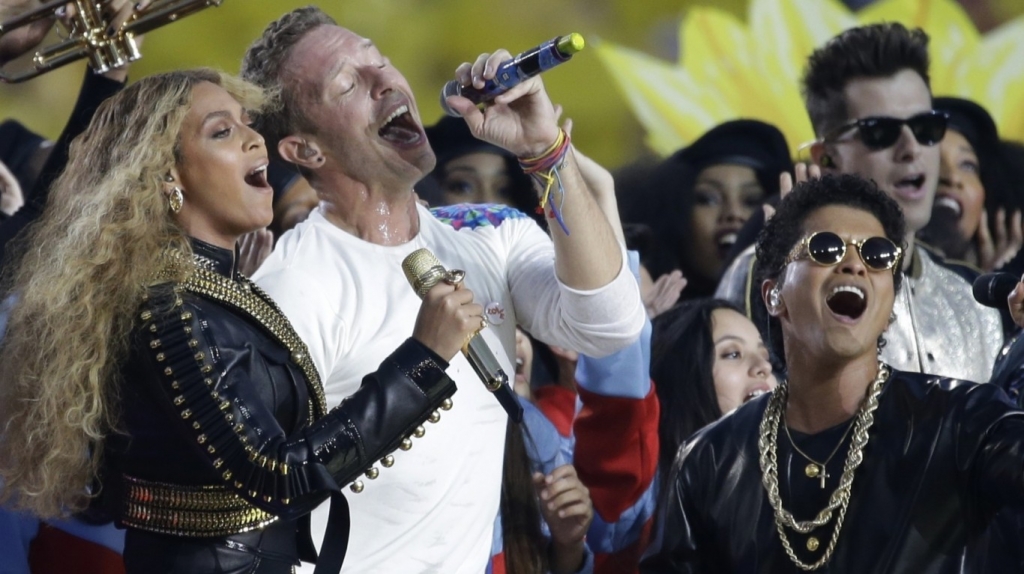 Beyonce Gwyneth Paltrow and David Beckham share Super Bowl snaps