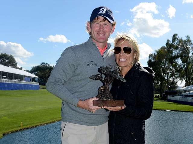 Farmers Insurance Open final round delayed by dangerous winds