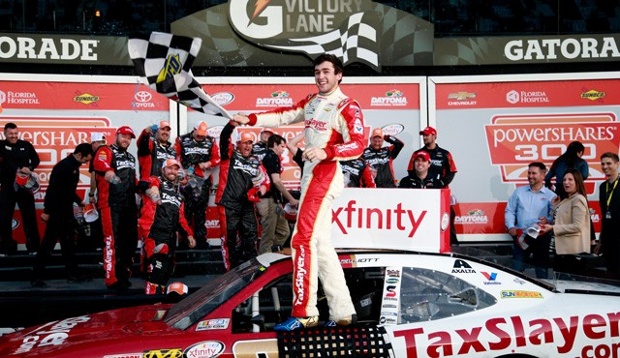 Elliott waves checkered flags from atop his car