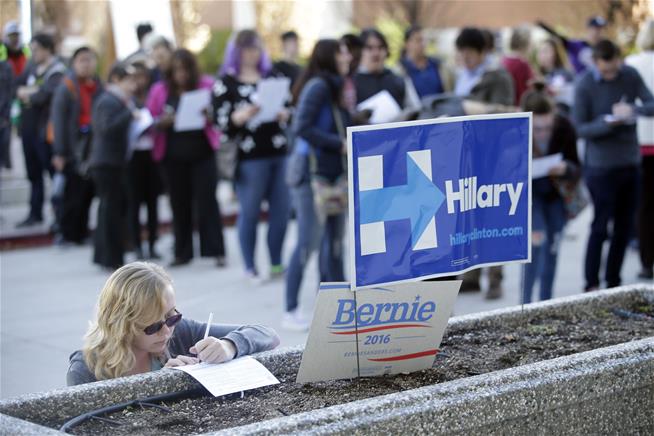 Watch: 1 Line From Hillary Blows Up In Her Face When Town Hall Crowd Boos Loudly