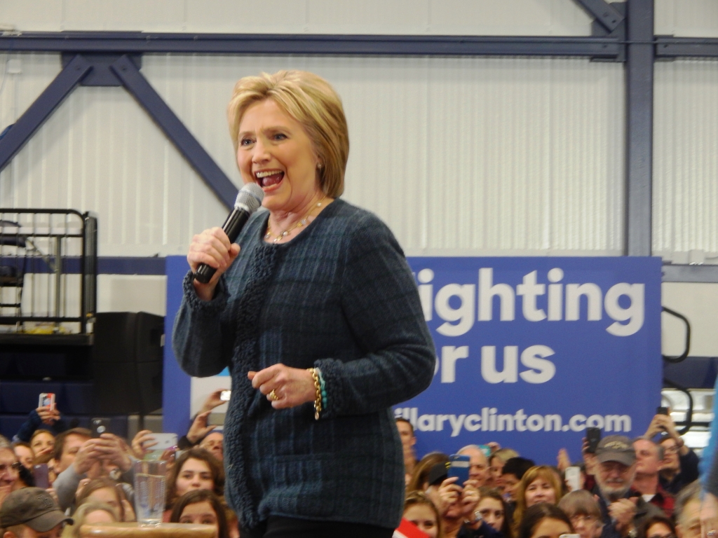 Clinton '100 Percent Confident' Email Issue Won't Hurt Her Campaign