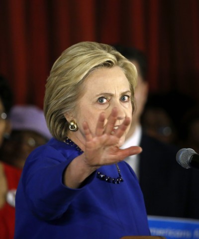 Clinton to campaign with Sandra Bland's mother in Chicago