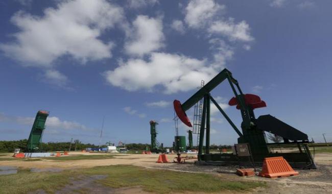 Oil prices fall on US storage glut ongoing economic woes