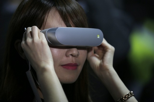 LG 360 VR headset Stylish but compares badly against Samsung Gear VR