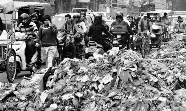 Garbage piled up at Radhu Palace near the Nirman Vihar metro