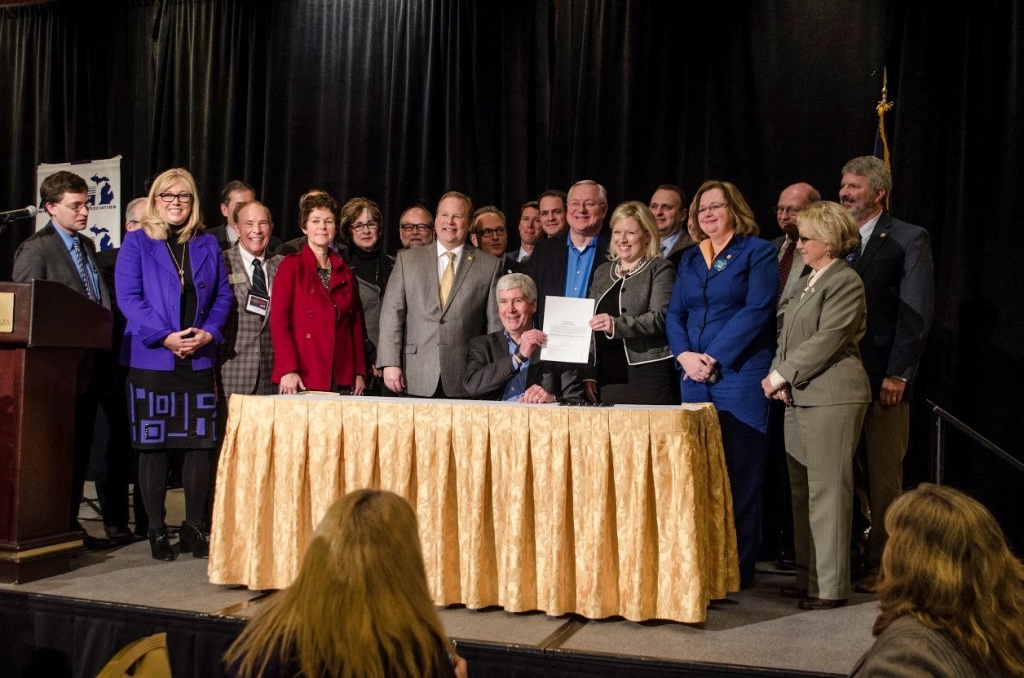 State workers in Flint got water coolers before water crisis was acknowledged