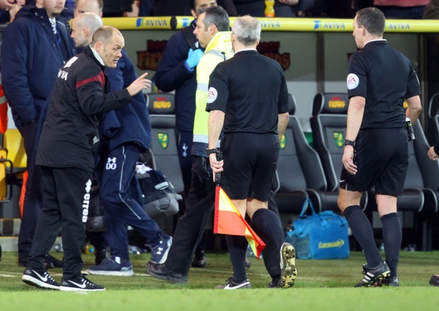 Norwich manager Alex Neil confronts referee Kevin Friend after City