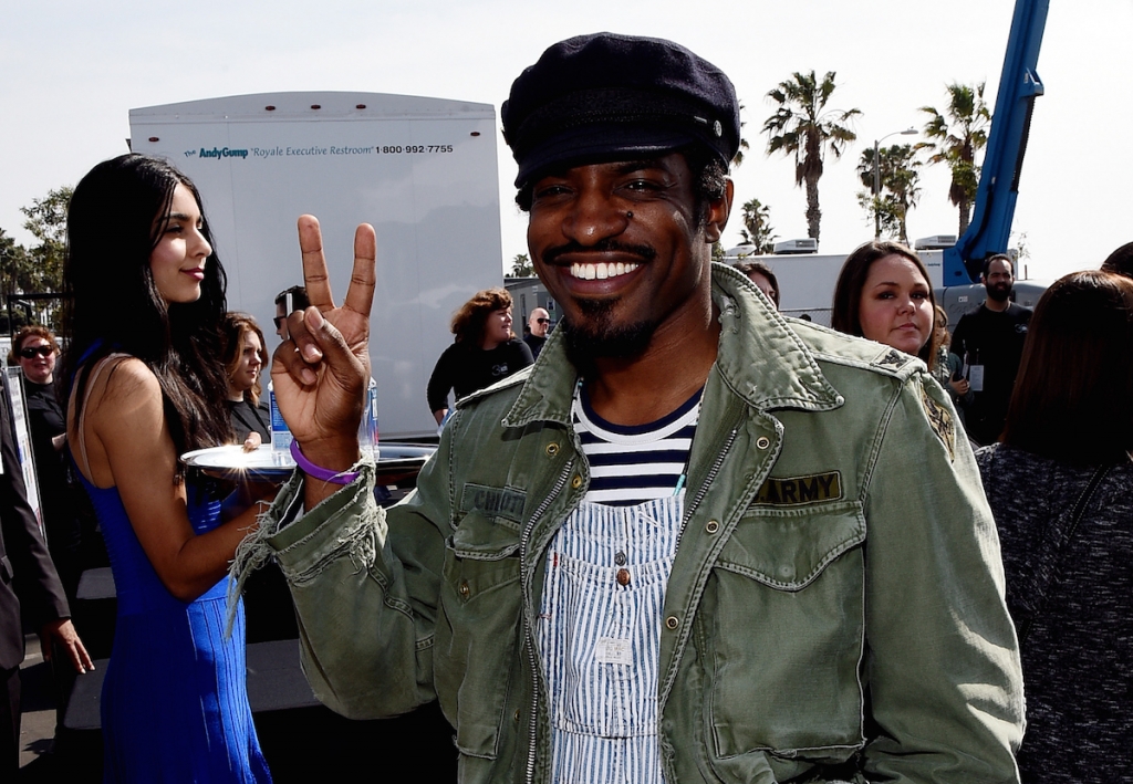 Kanye, André 3000, 2 Chainz, Kid Cudi, Others Pictured in Studio