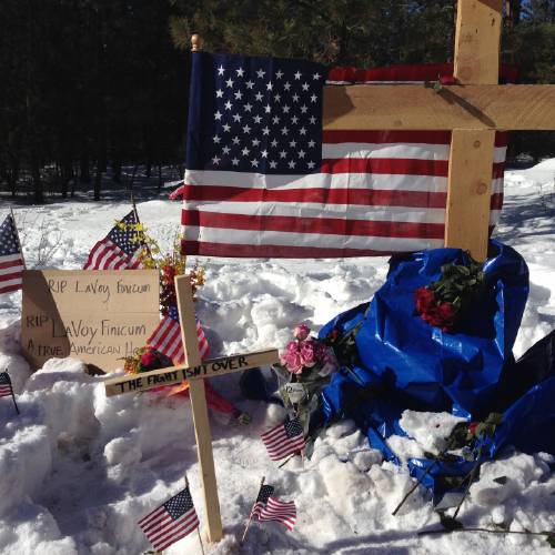 Killing of Oregon occupiers' spokesman fuels anti-government sentiment