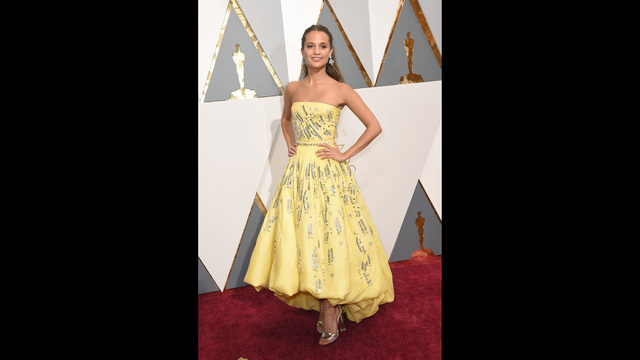 Alicia Vikander Louis Vuitton Dress at Oscars 2016