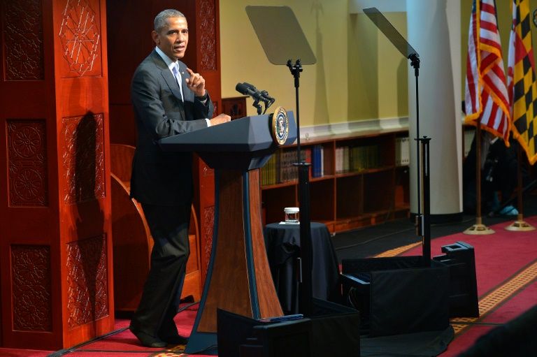 Obama decries anti Muslim rhetoric on first mosque visit